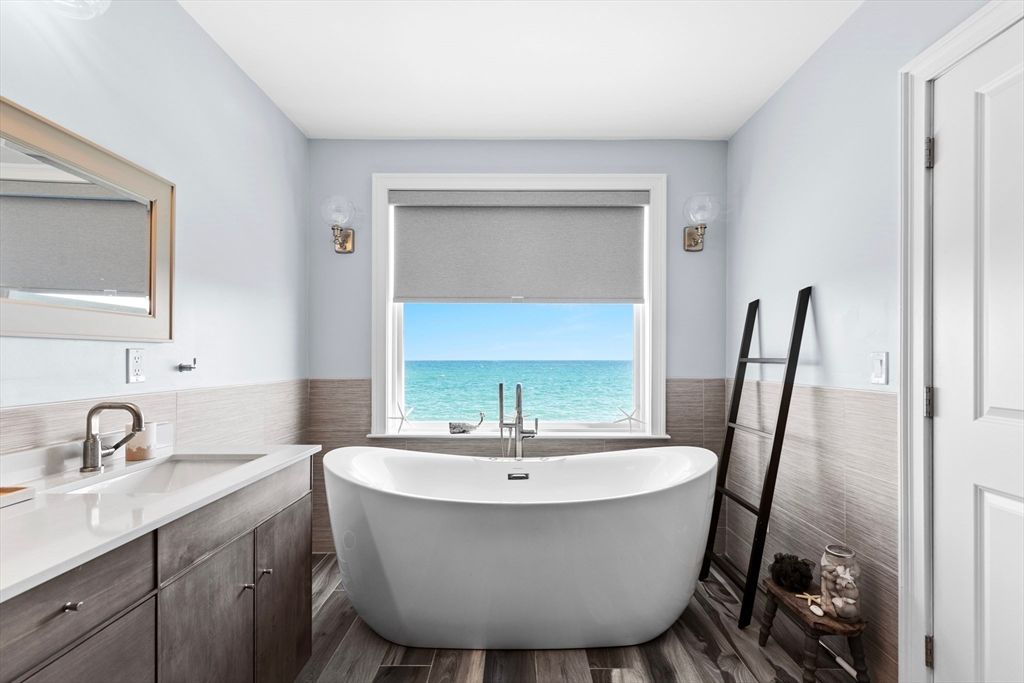 Bathroom, Free Standing Baths, Interior, Water