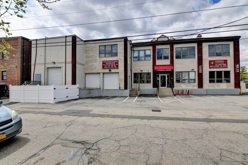 Exterior, Facade, Rowhouse