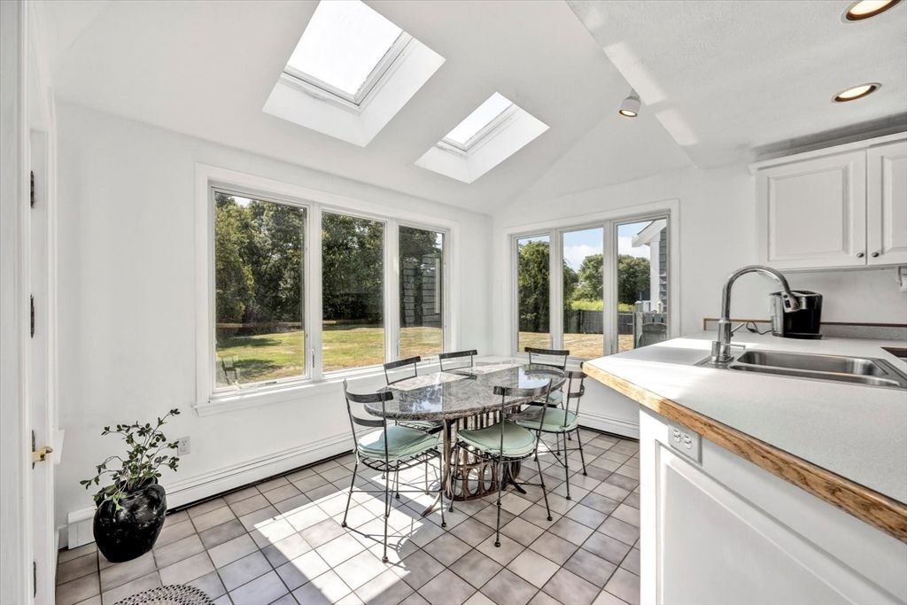 Dining room, Interior, Kitchen, Recessed Lighting