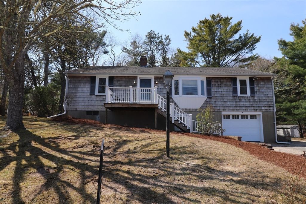 Attached, Exterior, Facade, Raised Ranch
