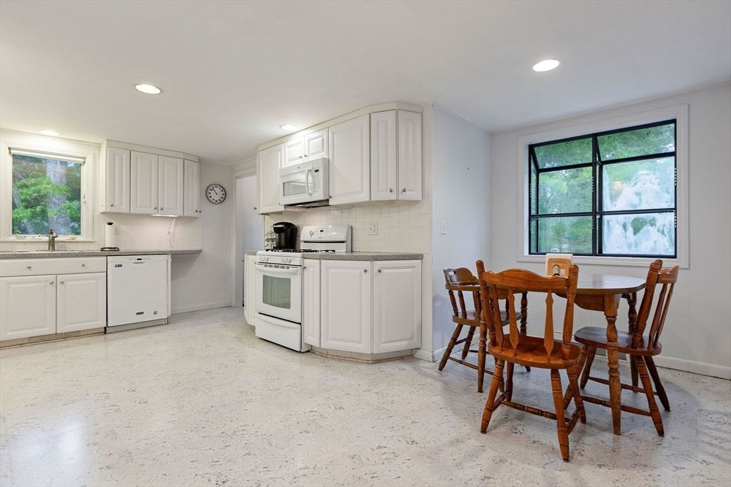 Dining room, Interior, Kitchen, Recessed Lighting