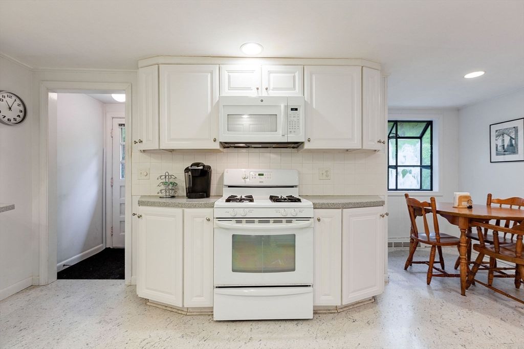 Dining room, Interior, Kitchen, Recessed Lighting