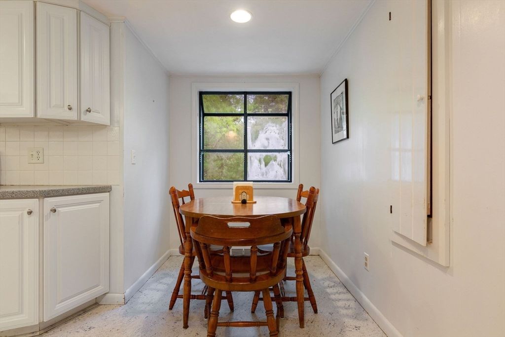 Dining room, Interior, Recessed Lighting