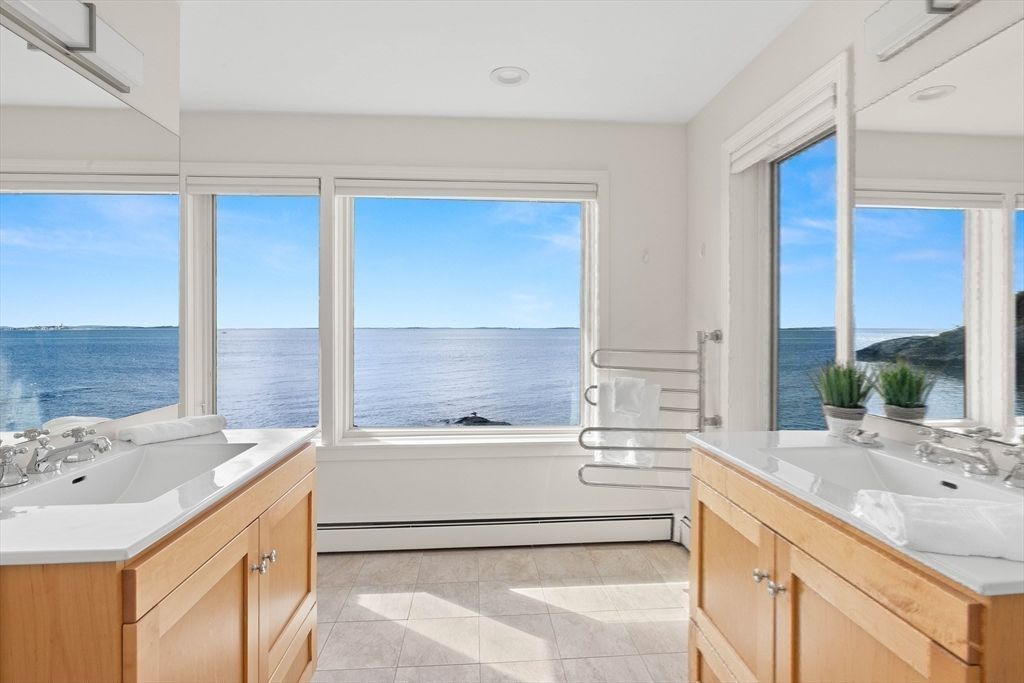 Bathroom, Dual Sink Vanities, Interior, Recessed Lighting, Water