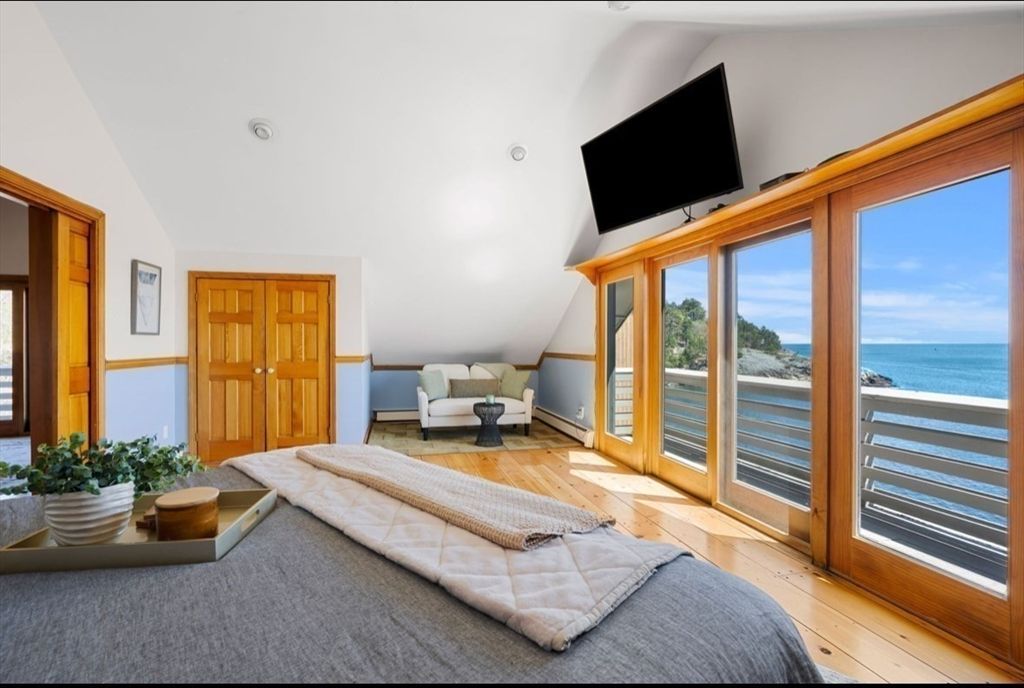 Bedroom, Interior, Water, Wood Texture Flooring
