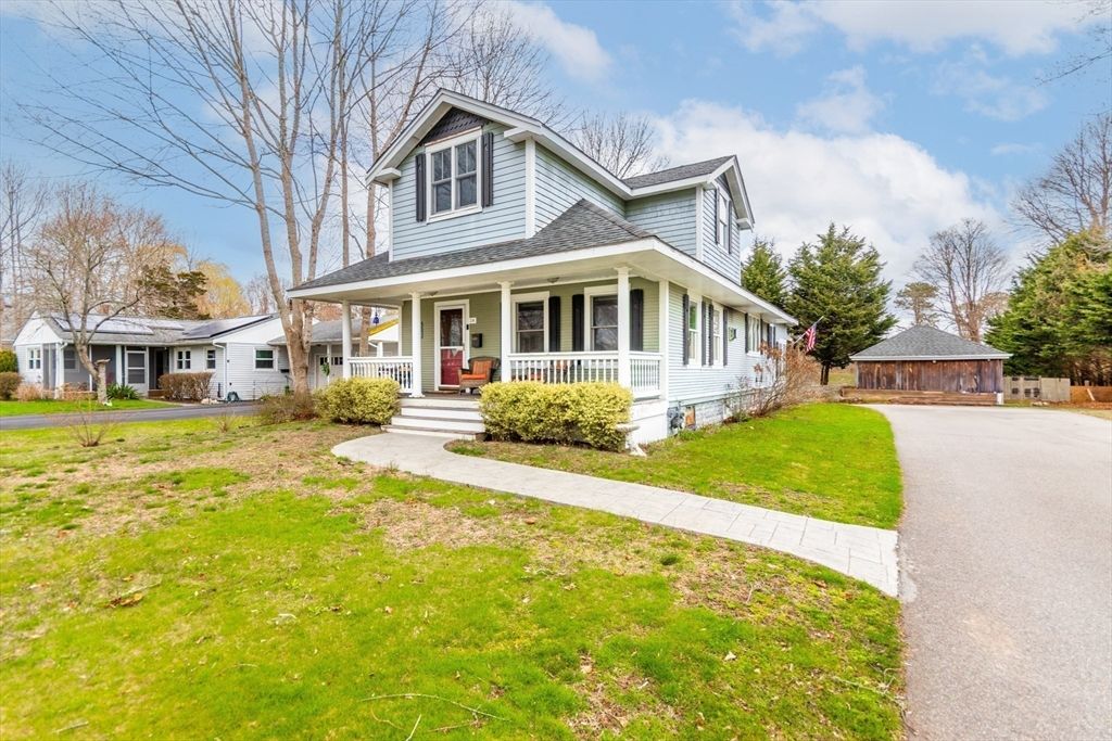 Backyard, Exterior, Facade, Queen Anne Victorian