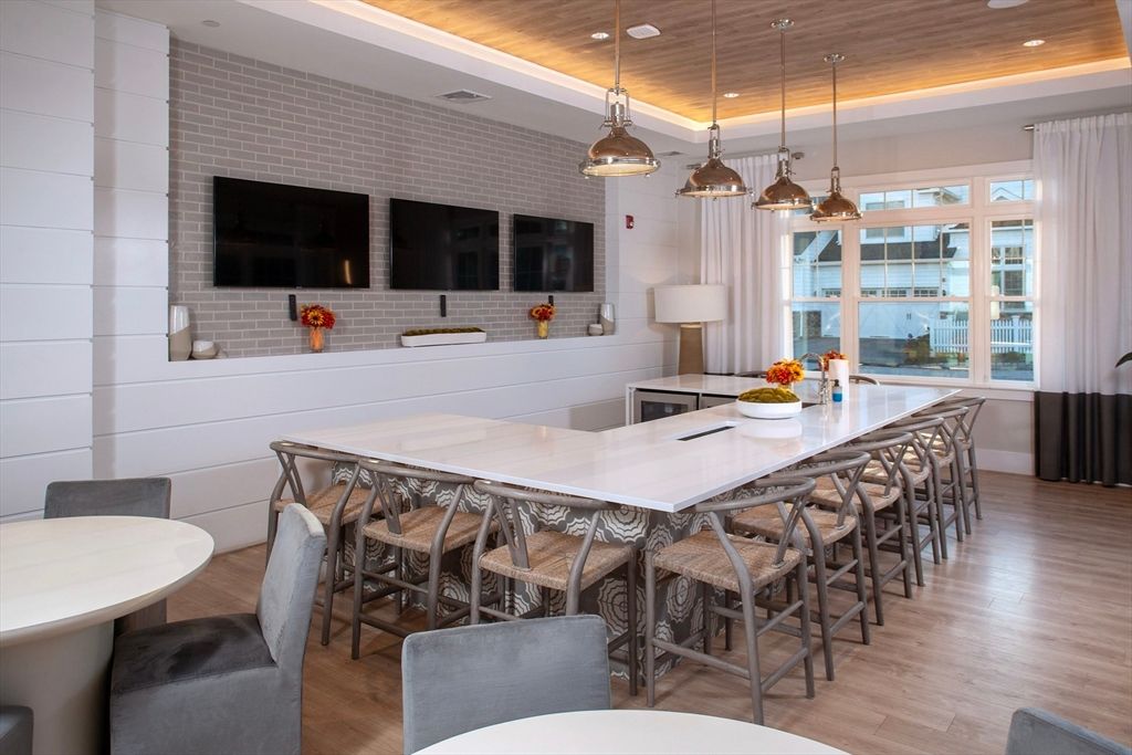 Dining room, Interior, Pendant Lights, Recessed Lighting, Stone Walls, Wooden Ceilings, Wood Texture Flooring