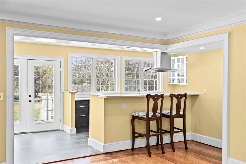 Interior, Recessed Lighting, Wood Texture Flooring
