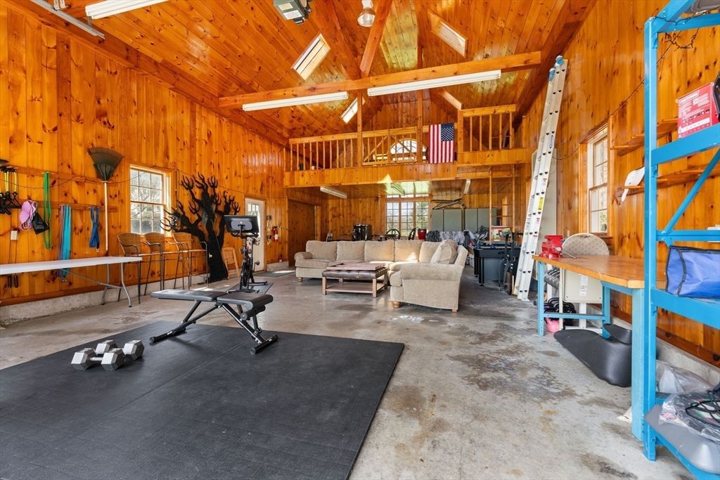 Fitness Equipment, Interior, Living room, Wooden Beams, Wooden Ceilings, Wooden Walls