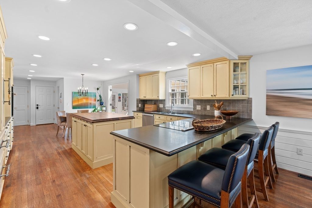 Chandelier, Dining room, Interior, Kitchen, Recessed Lighting, Wood Texture Flooring