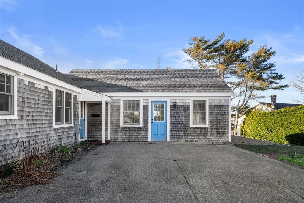 Exterior, Facade, Cape Cod