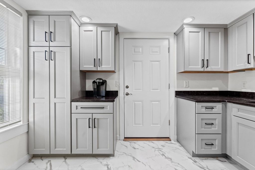 Interior, Kitchen, Marble, Recessed Lighting