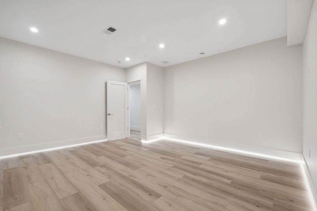 Empty room, Interior, Recessed Lighting, Wood Texture Flooring