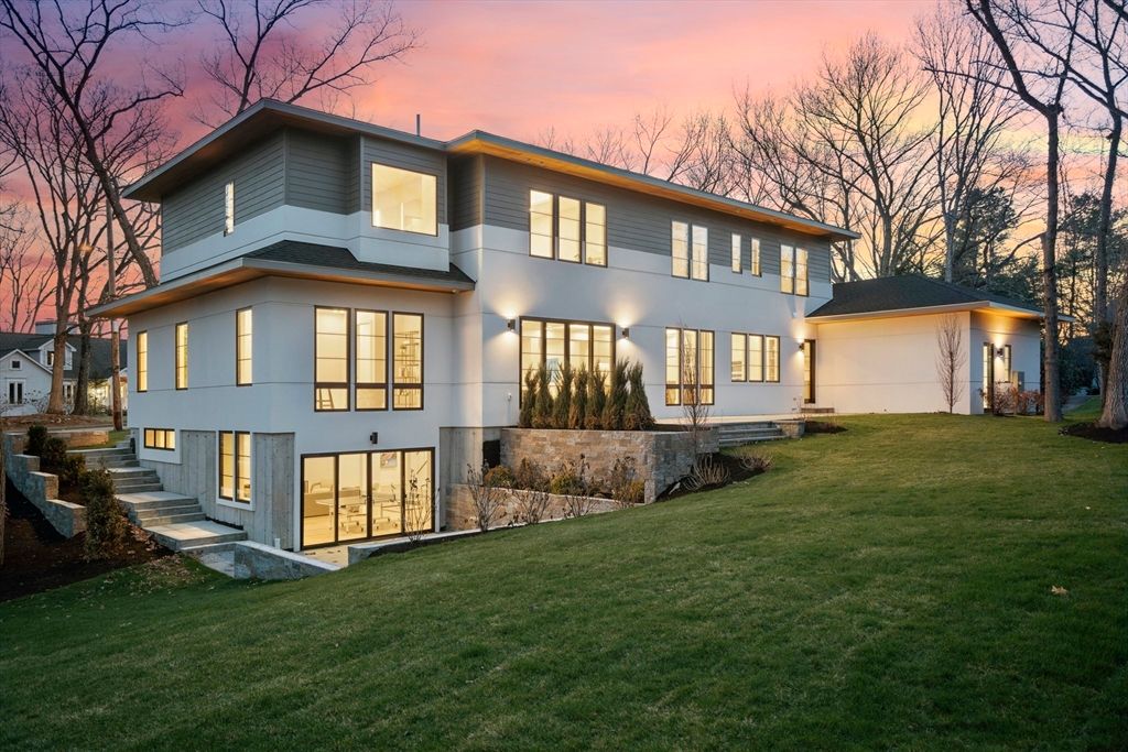 Attached, Backyard, Exterior, Facade, Modern
