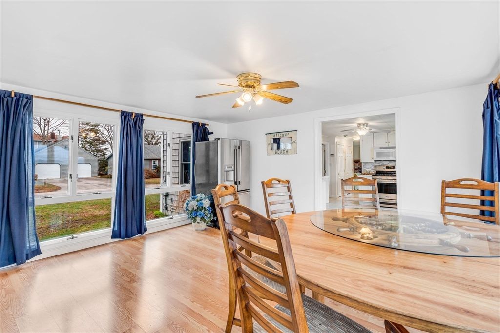Dining room, Interior, Kitchen, Stainless Steel Appliances, Wood Texture Flooring