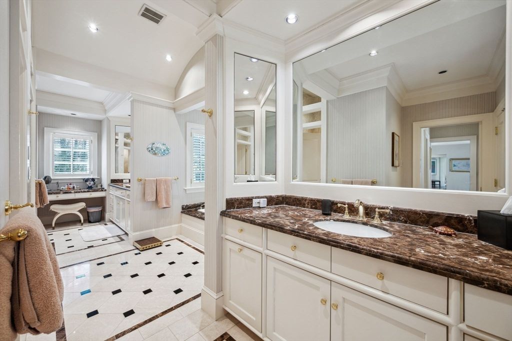 Bathroom, Interior, Recessed Lighting