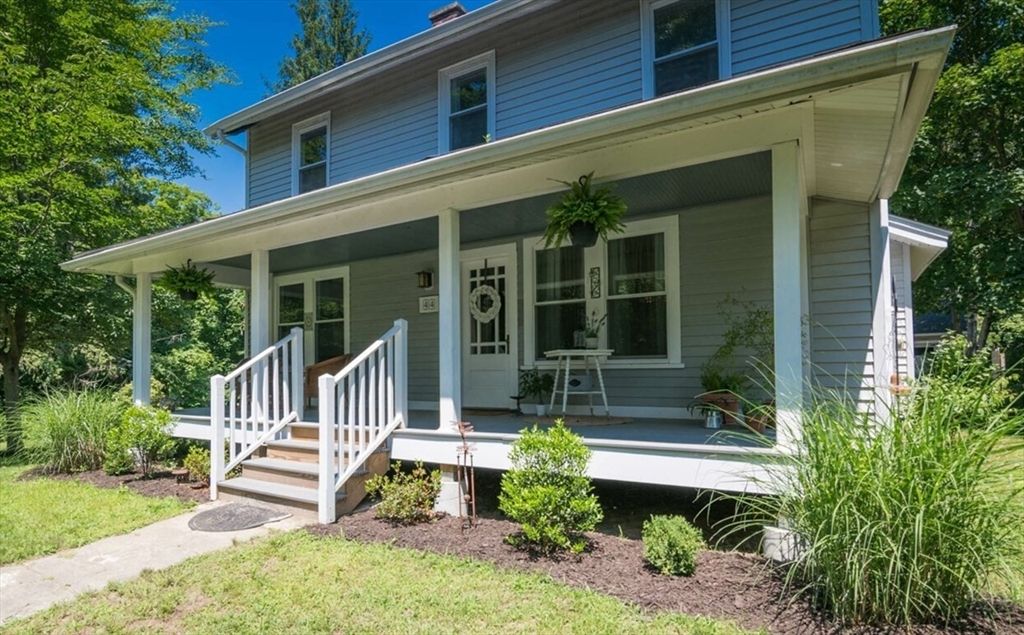 Exterior, Facade, American Foursquare