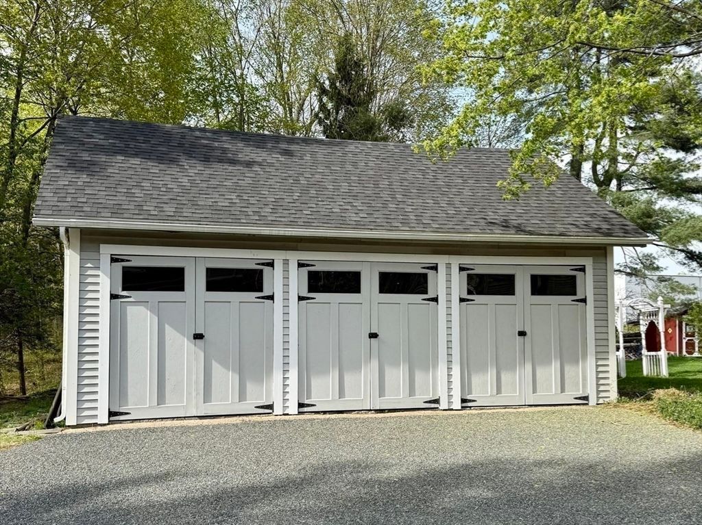 Detached Garage, Exterior