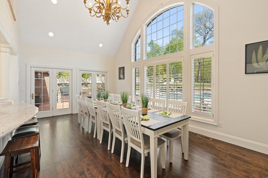 Chandelier, Dining room, Interior, Recessed Lighting, Wood Texture Flooring