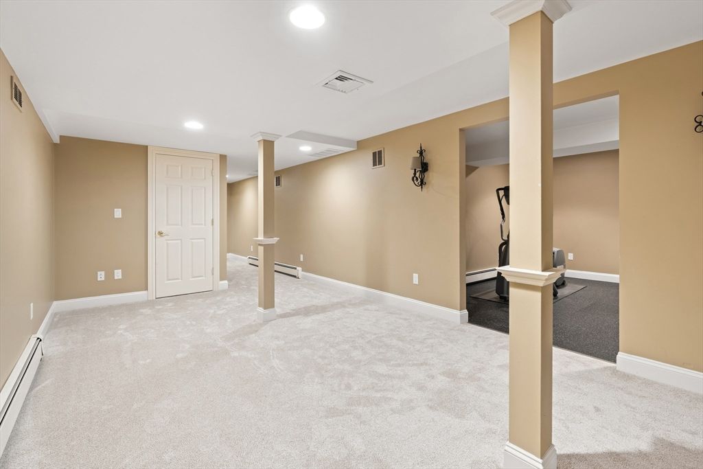 Empty room, Interior, Recessed Lighting
