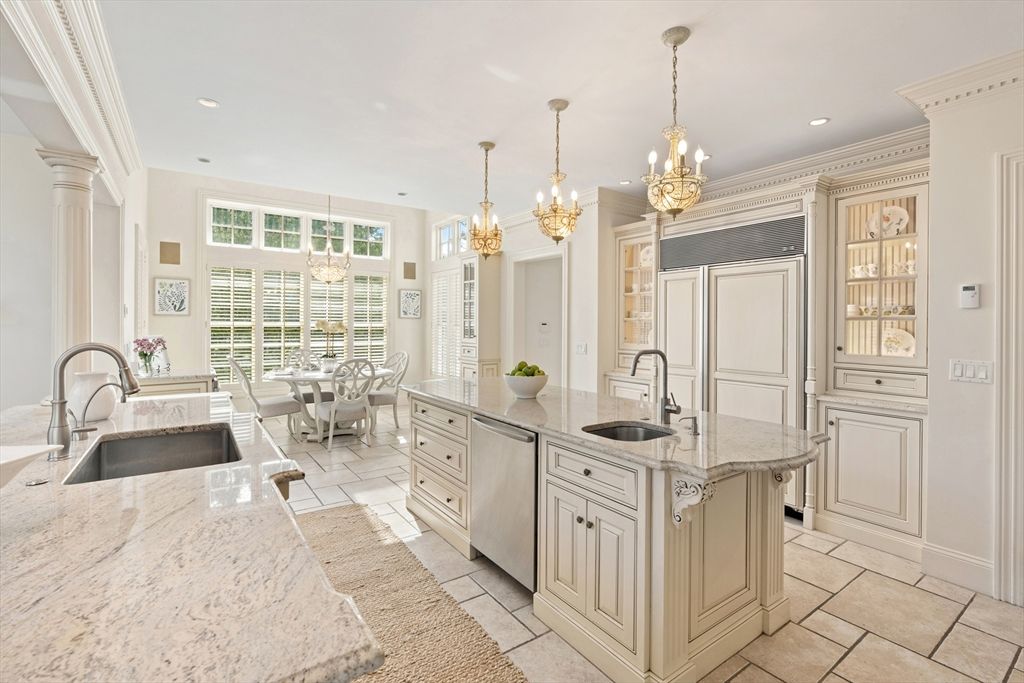 Chandelier, Dining room, Interior, Kitchen, Pendant Lights, Recessed Lighting, Stainless Steel Appliances