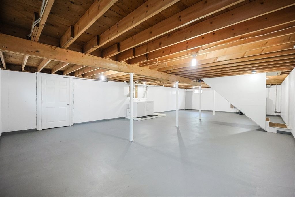 Empty room, Interior, Wooden Beams, Wooden Ceilings