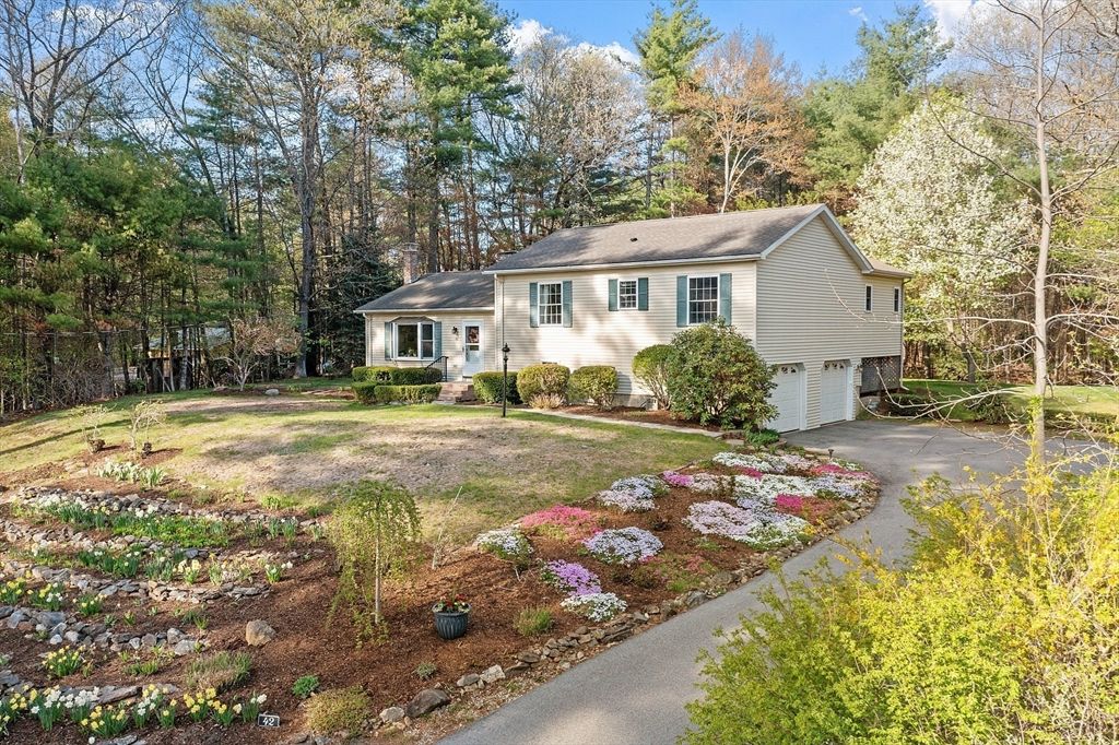 Attached, Backyard, Exterior, Facade, Split Level