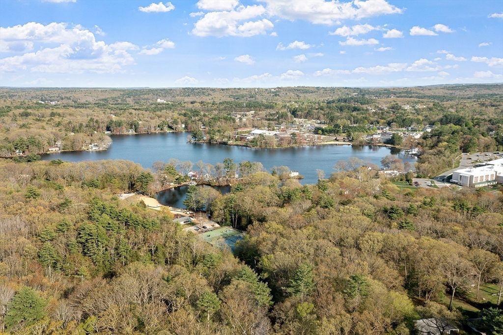 Exterior, Lake
