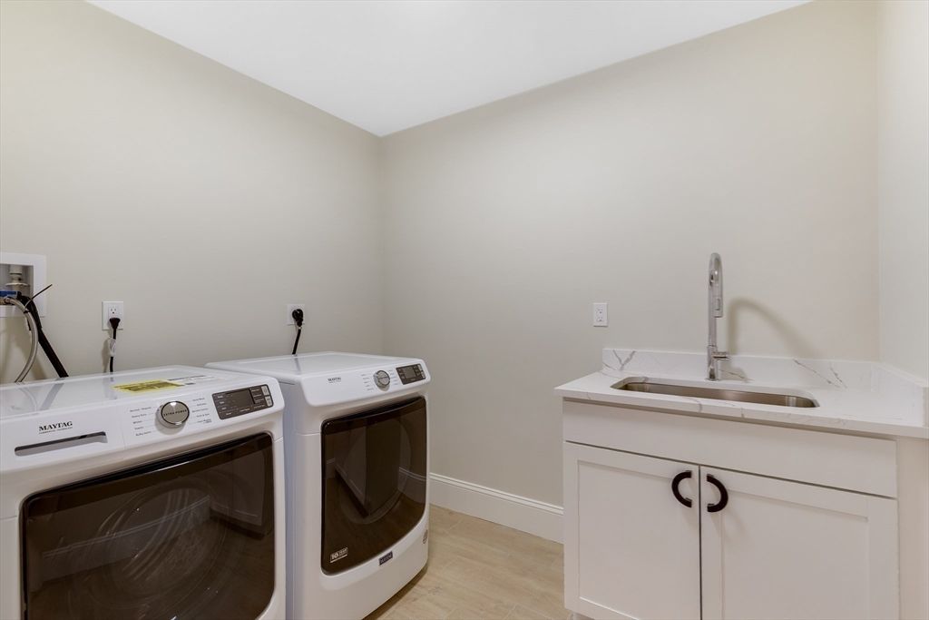 Interior, Washer, Wood Texture Flooring