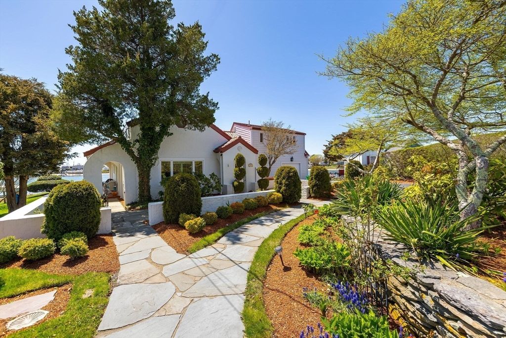 Attached, Exterior, Facade, Spanish Mediterranean