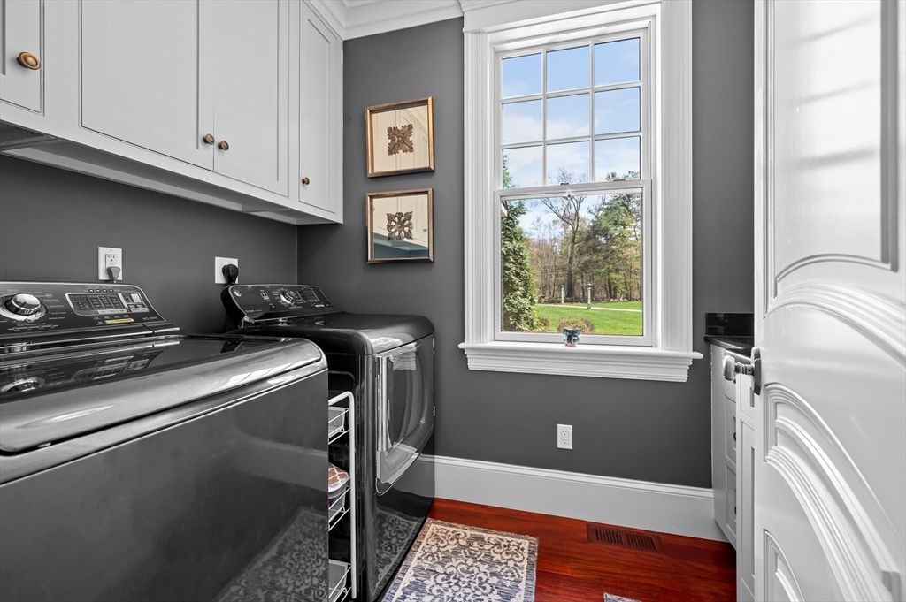 Interior, Washer, Wood Texture Flooring
