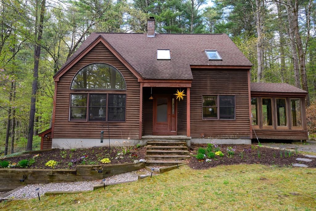 Exterior, Facade, Log Home
