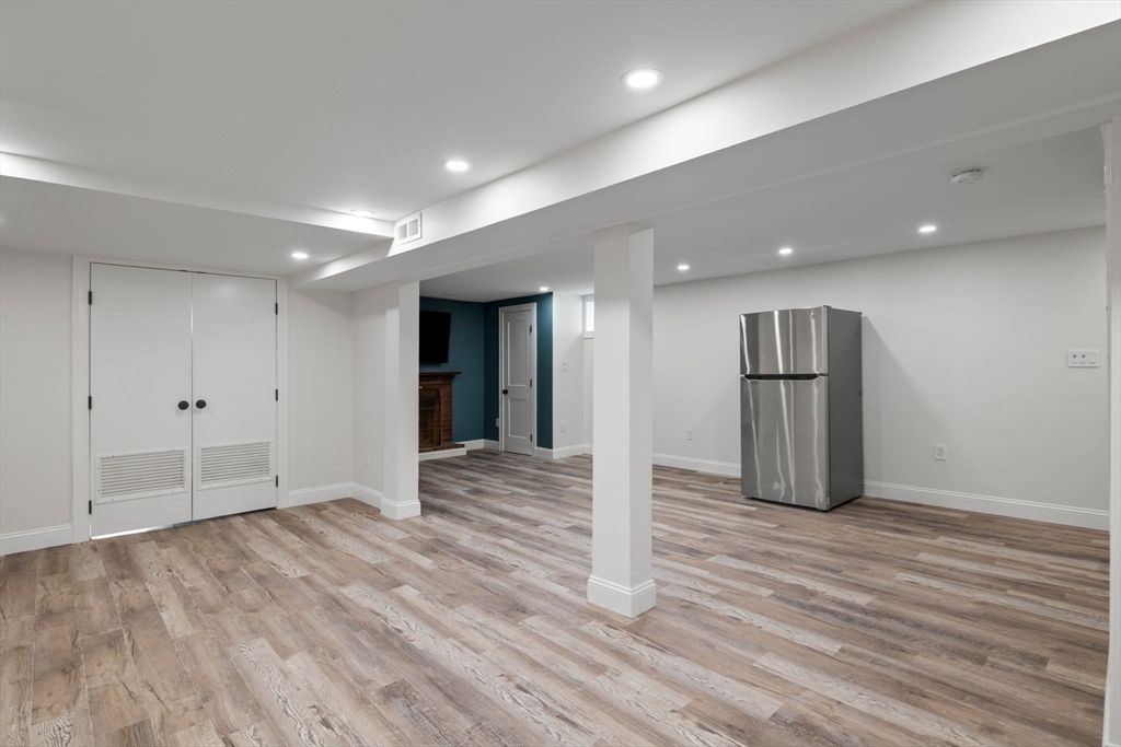 Empty room, Interior, Kitchen, Recessed Lighting, Wood Texture Flooring