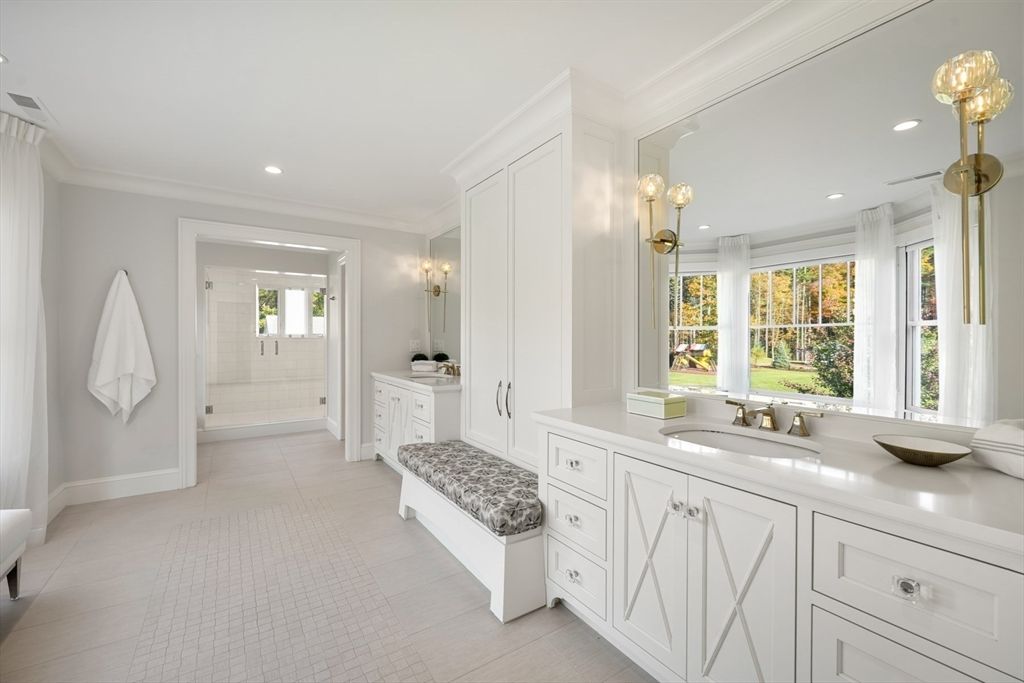 Bathroom, Dual Sink Vanities, Interior, Recessed Lighting