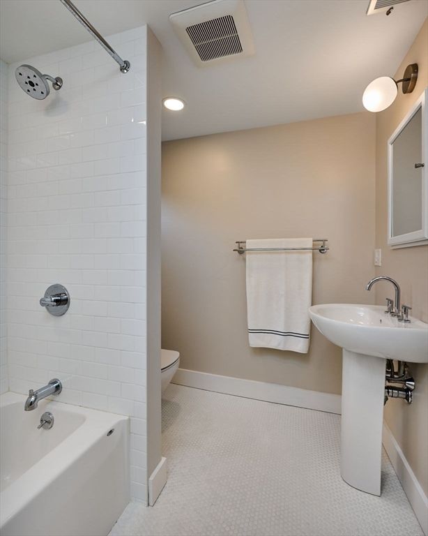 Bathroom, Interior, Recessed Lighting