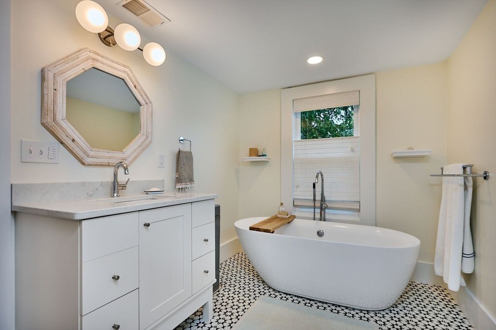 Bathroom, Dual Sink Vanities, Free Standing Baths, Interior, Recessed Lighting