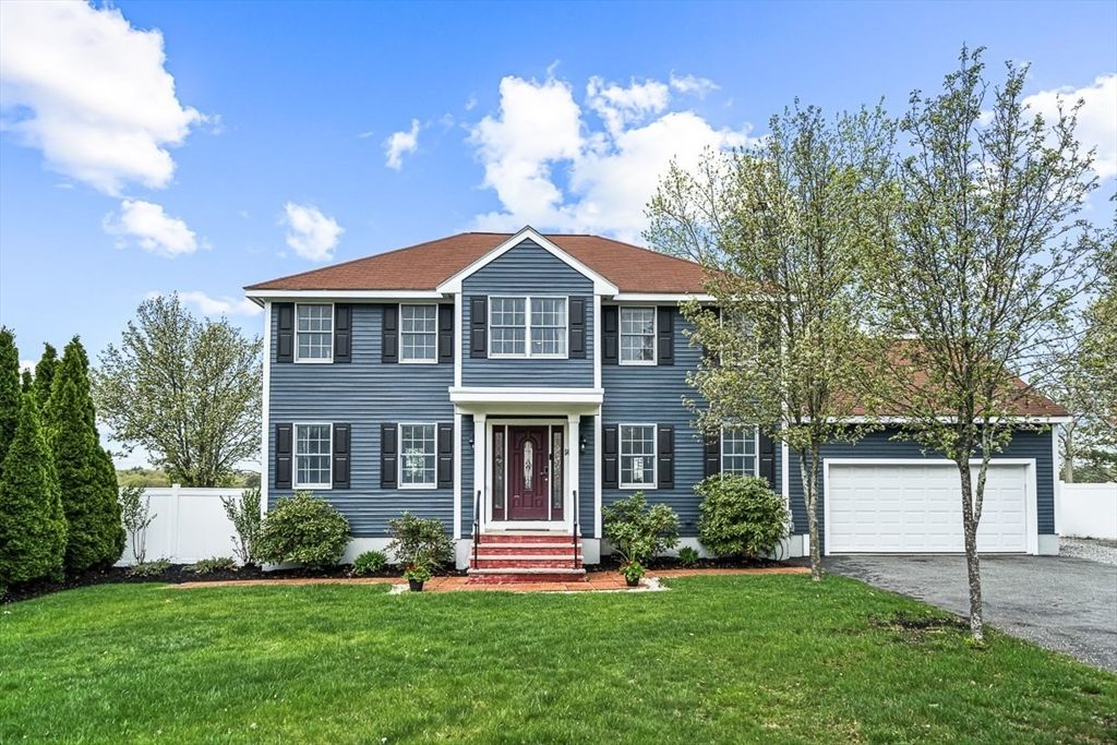 Attached, Detached Garage, Exterior, Facade, Georgian
