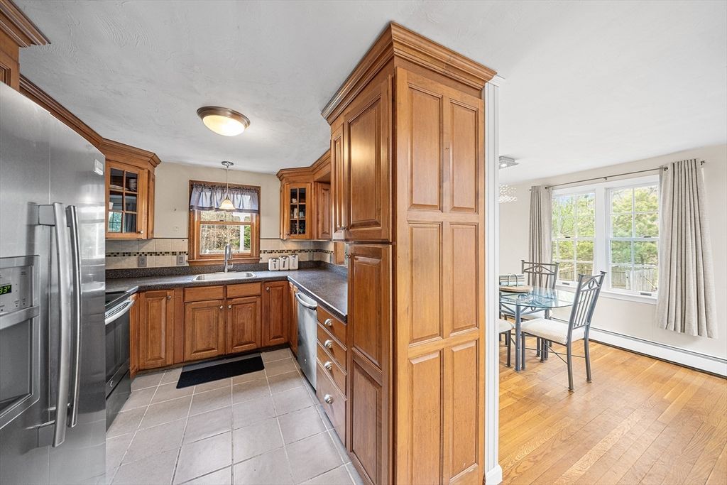 Dining room, Interior, Kitchen, Pendant Lights, Stainless Steel Appliances, Wood Texture Flooring