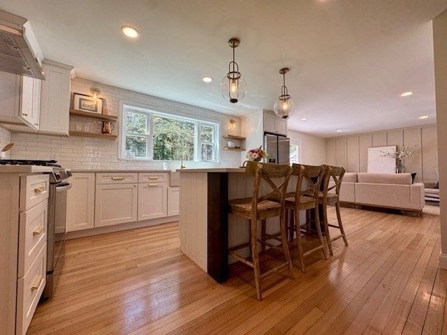 Interior, Kitchen, Pendant Lights, Recessed Lighting, Wood Texture Flooring