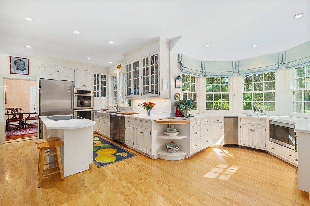Dining room, Interior, Kitchen, Recessed Lighting, Stainless Steel Appliances, Wood Texture Flooring