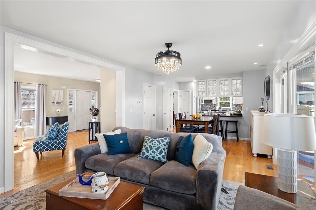 Chandelier, Dining room, Interior, Kitchen, Living room, Recessed Lighting, Wood Texture Flooring