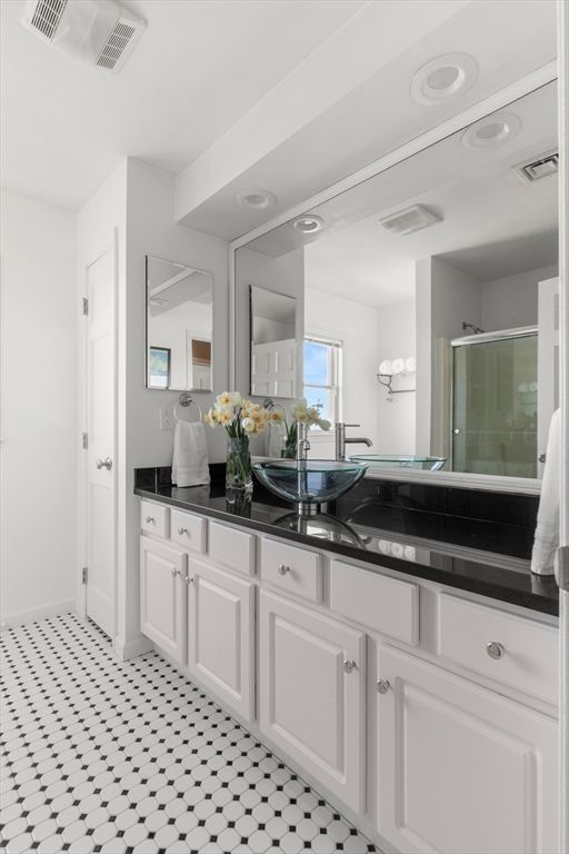 Bathroom, Interior, Recessed Lighting