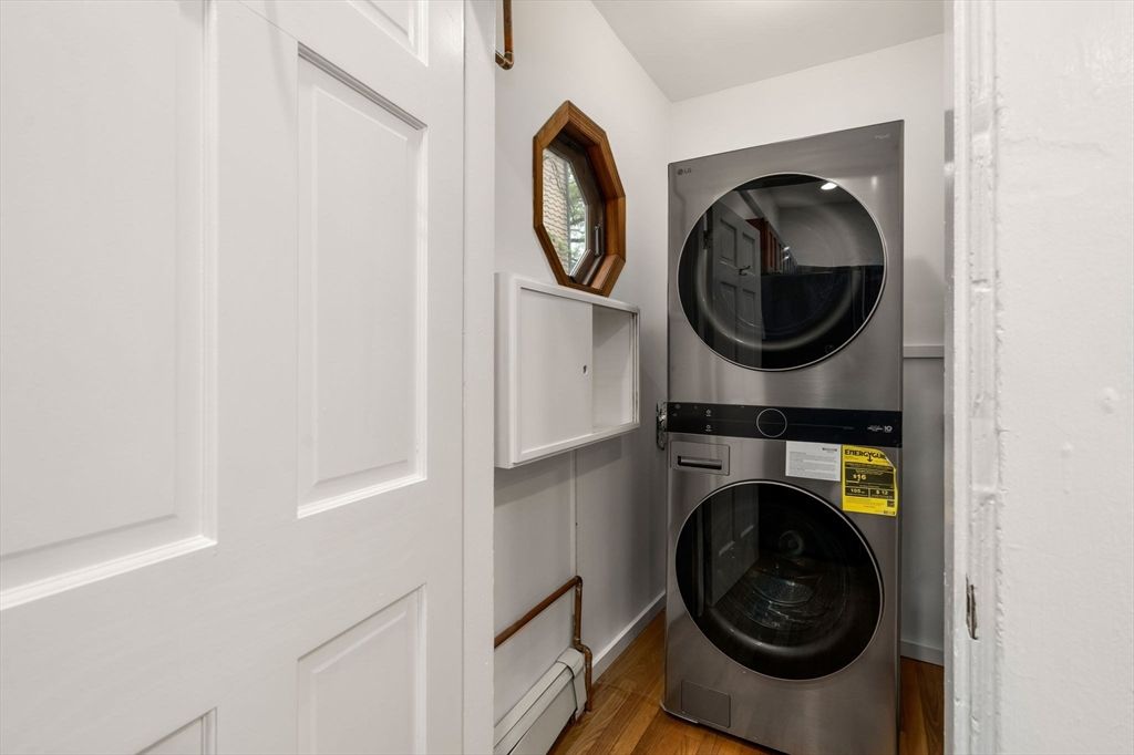 Interior, Utility Closets, Washer, Wood Texture Flooring