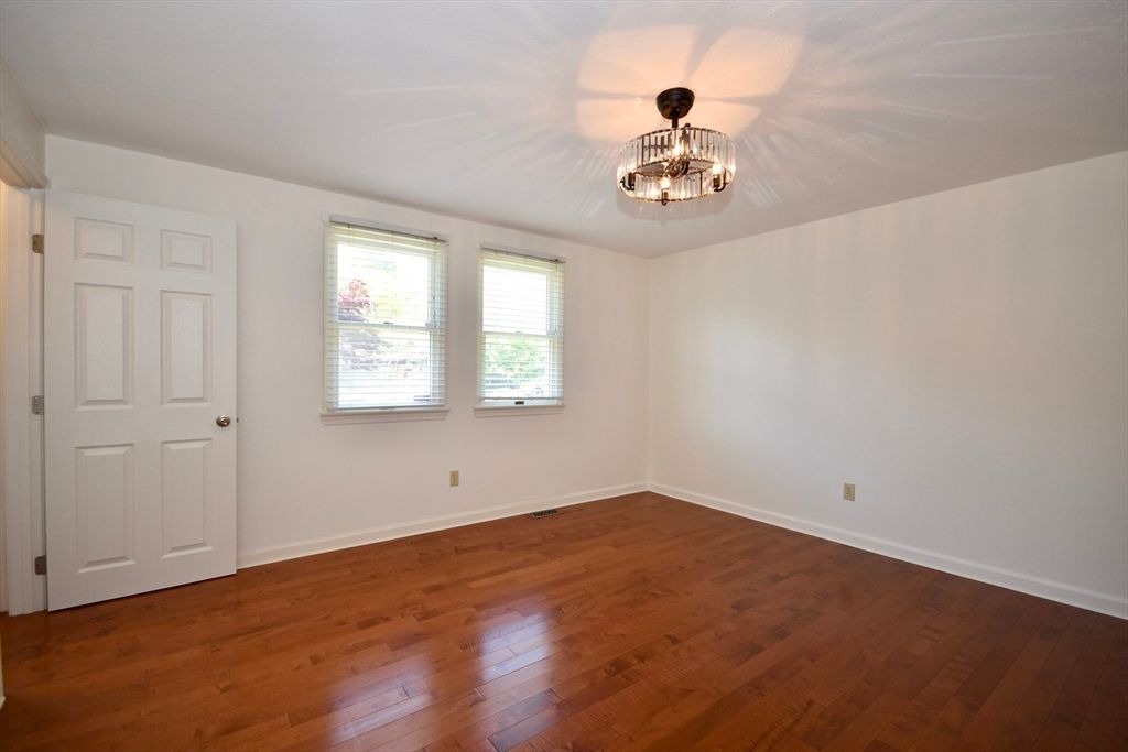 Chandelier, Empty room, Interior, Wood Texture Flooring