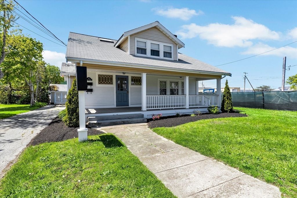 Exterior, Facade, Cape Cod