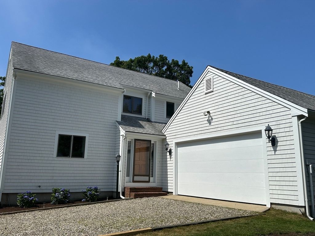 Attached, Exterior, Facade, Farmhouse