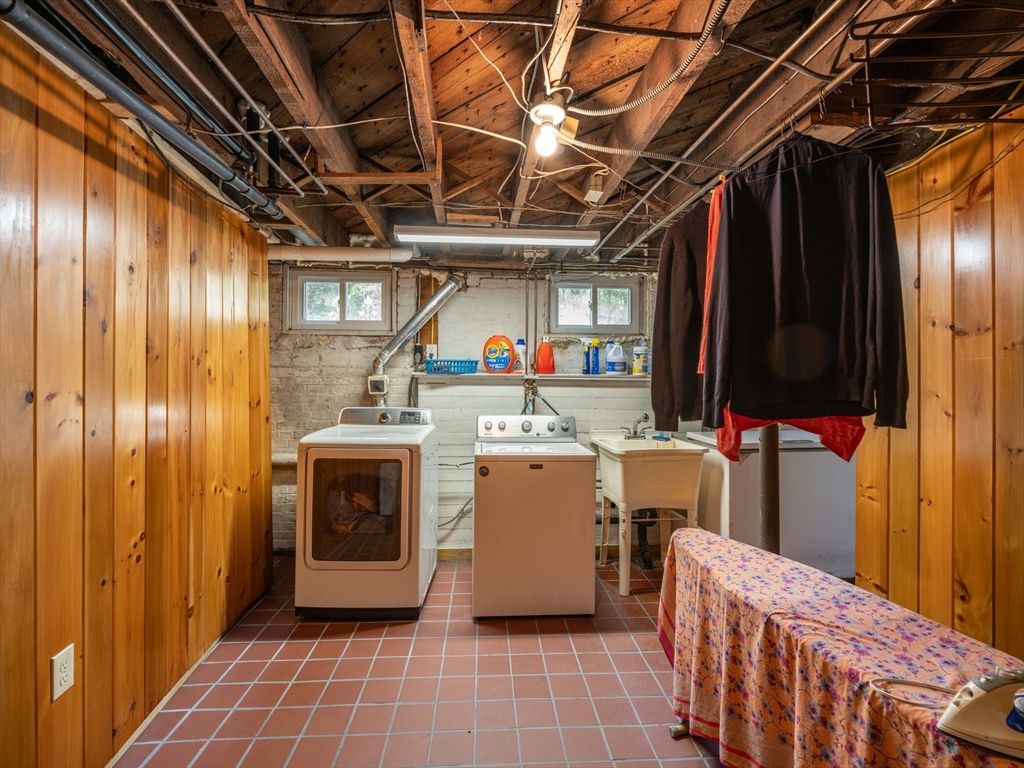 Interior, Washer, Wooden Ceilings, Wooden Walls