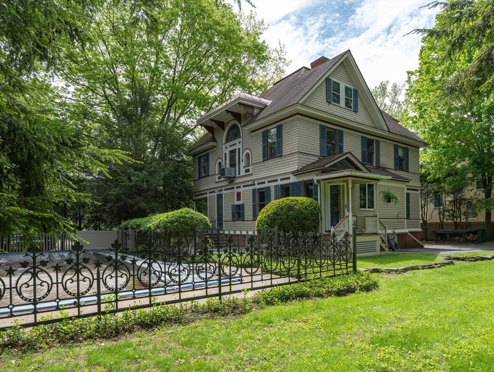 Backyard, Exterior, Facade, Queen Anne Victorian