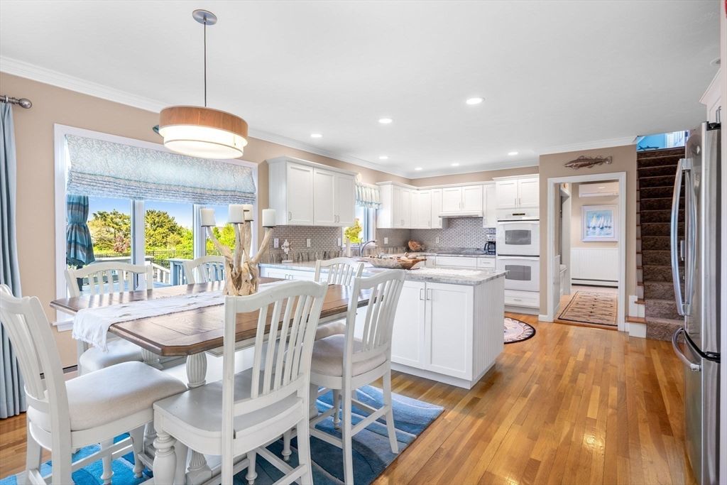 Dining room, Interior, Kitchen, Pendant Lights, Recessed Lighting, Stainless Steel Appliances, Wood Texture Flooring