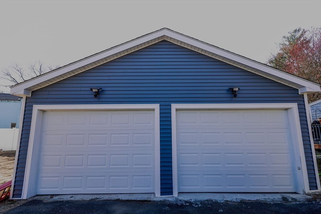 Detached Garage, Exterior